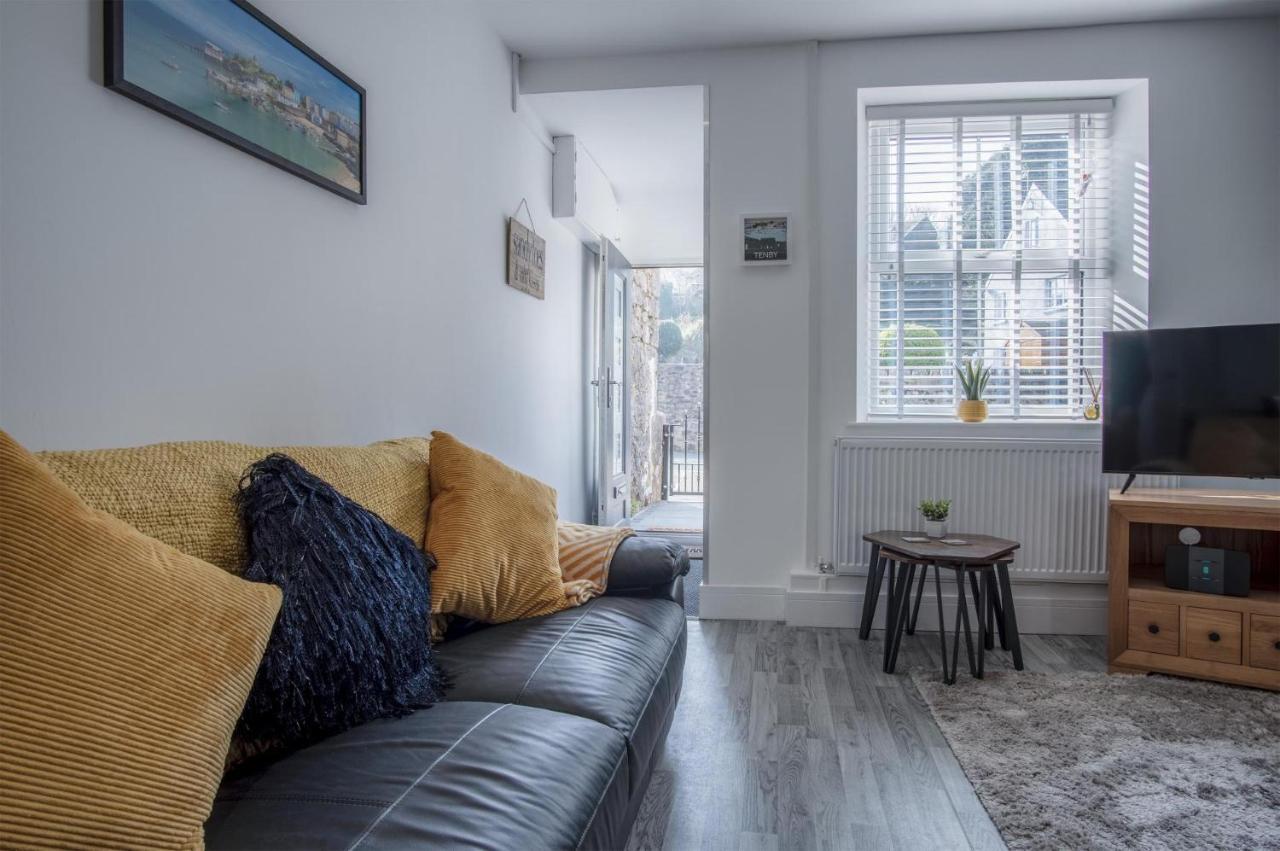 Hawtree Cottage - 2 Bedroom Cottage - Тенби Екстериор снимка