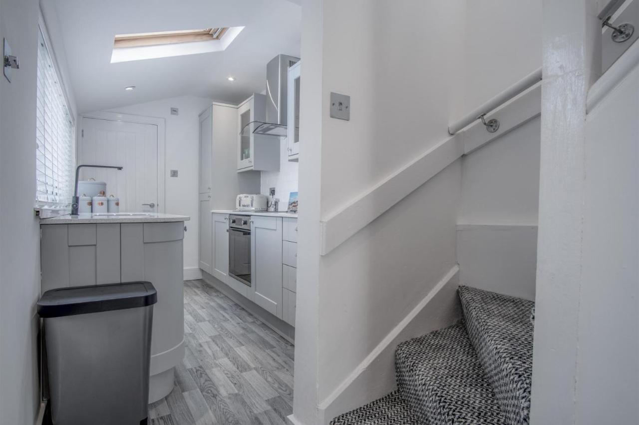 Hawtree Cottage - 2 Bedroom Cottage - Тенби Екстериор снимка