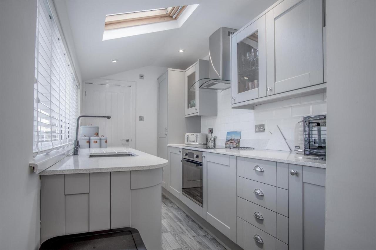 Hawtree Cottage - 2 Bedroom Cottage - Тенби Екстериор снимка