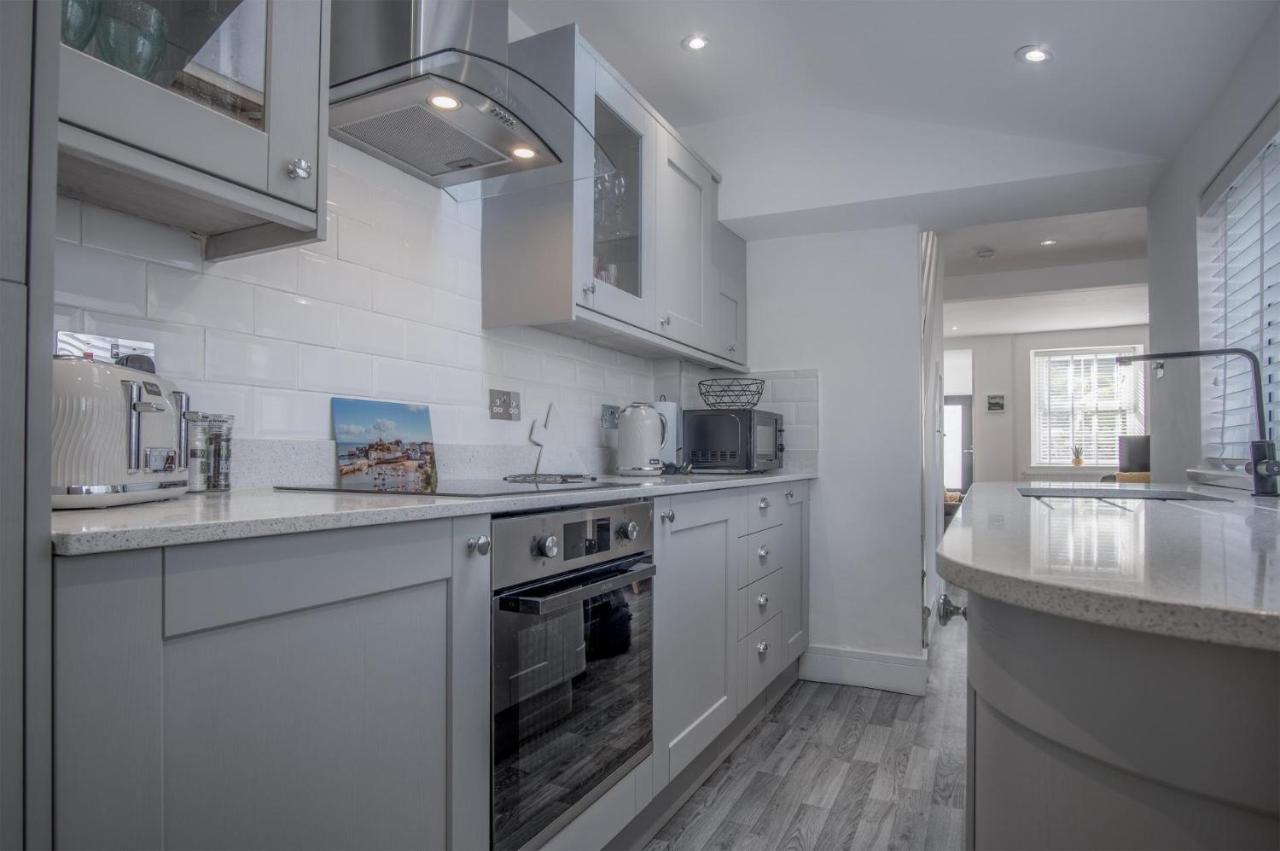 Hawtree Cottage - 2 Bedroom Cottage - Тенби Екстериор снимка