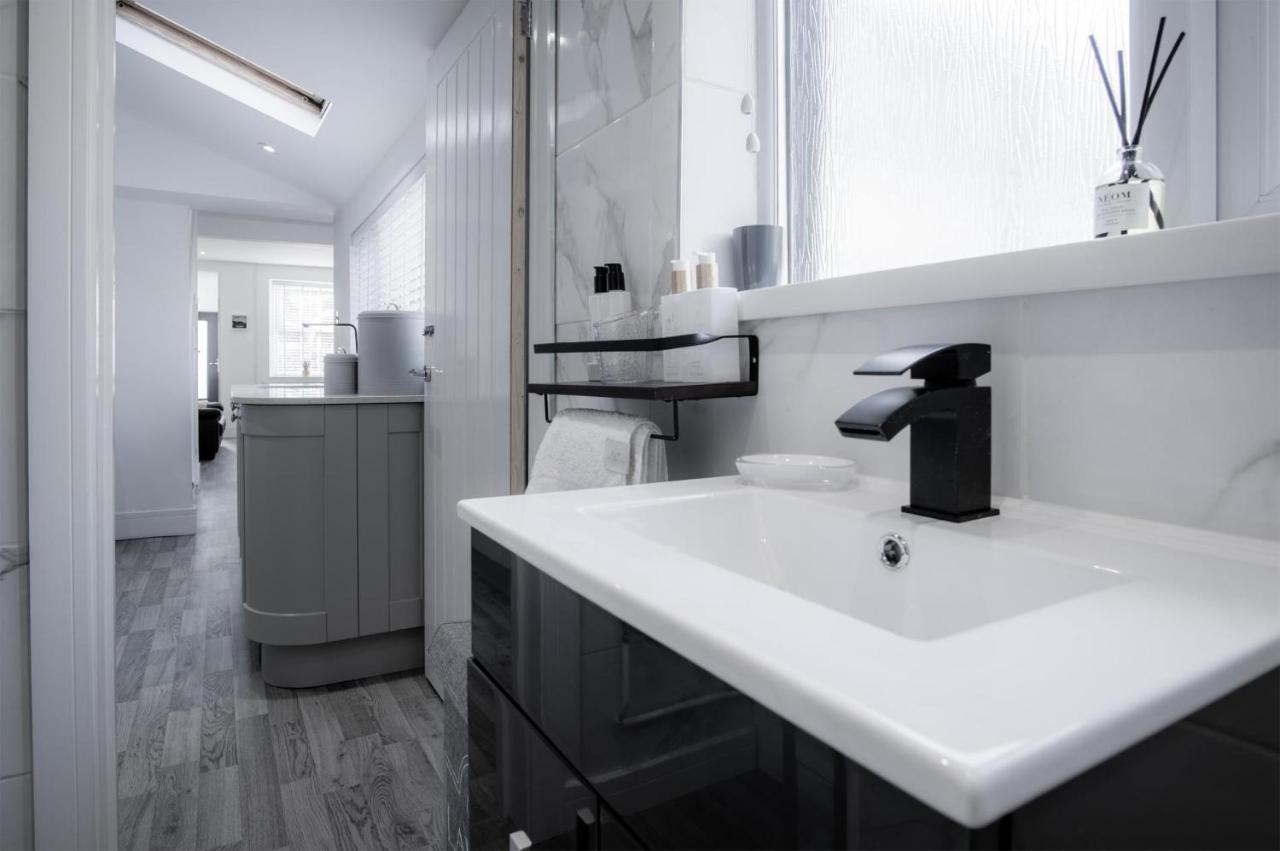 Hawtree Cottage - 2 Bedroom Cottage - Тенби Екстериор снимка